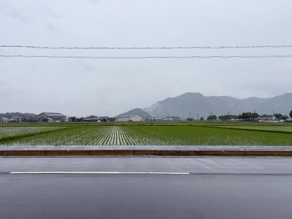 店の前
